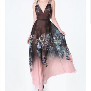 Bebe pleated floral maxi